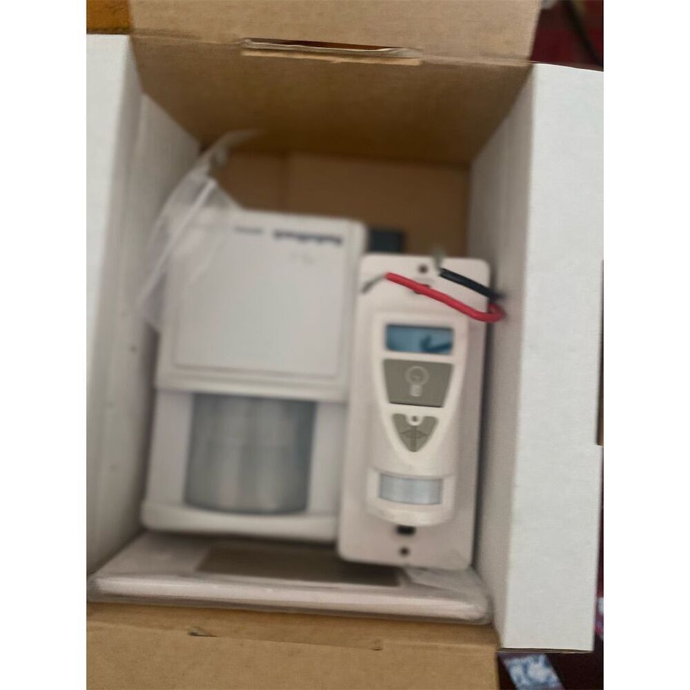 Sharper Image Automatic Light Controller with Motion & Sound Sensor - Picture 8 of 14